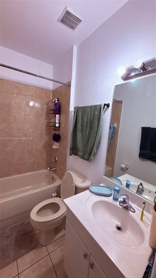 Building Photo - 10984 SW 182nd Ln