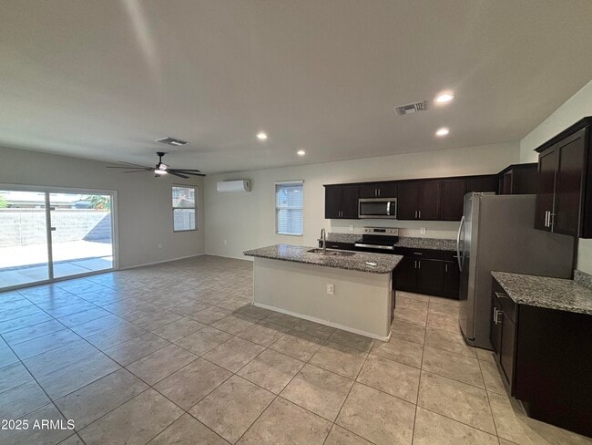 Building Photo - 9661 E Alfalfa Dr