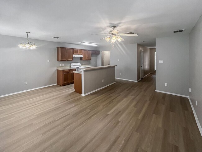 Building Photo - 2325 Kingsway Dr