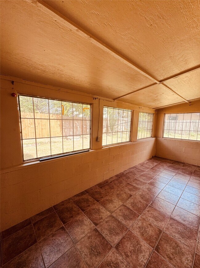 Building Photo - 14810 Rancho Vista Dr