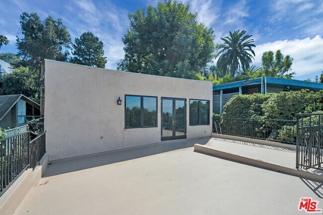 Building Photo - 1570 Sanborn Ave