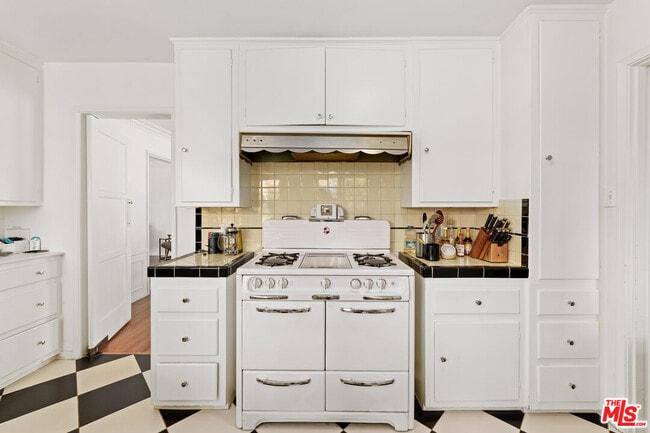 Building Photo - 475 21st St