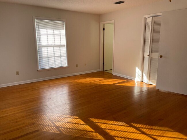 Building Photo - Charming Winter-Ready Home – Yours for $1,825/mo