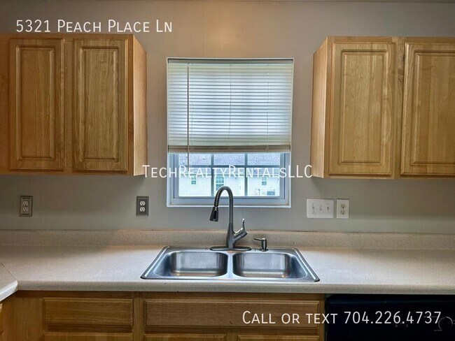 Building Photo - 5321 Peach Pl Ln