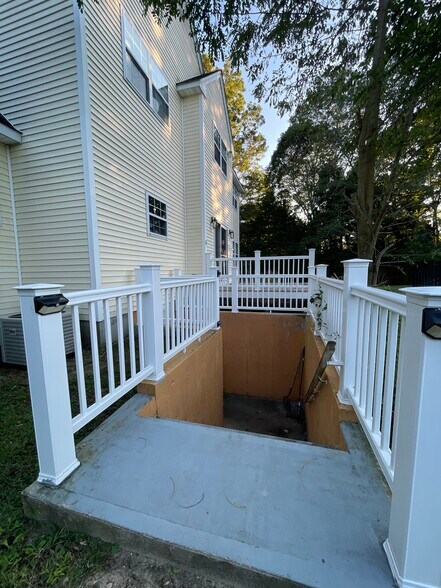 Building Photo - 18 Old Neck Ct