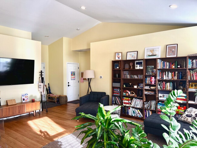 Main Entry/Living Area - 11605 NW 35th Ave