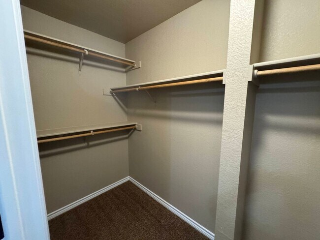 Building Photo - 506 Sladecek Dr