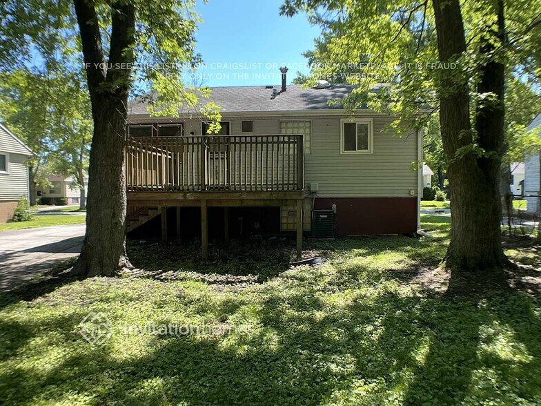 Building Photo - 108 S Spruce Ln