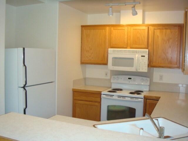 Building Photo - 1029 N Maple Creek Ave