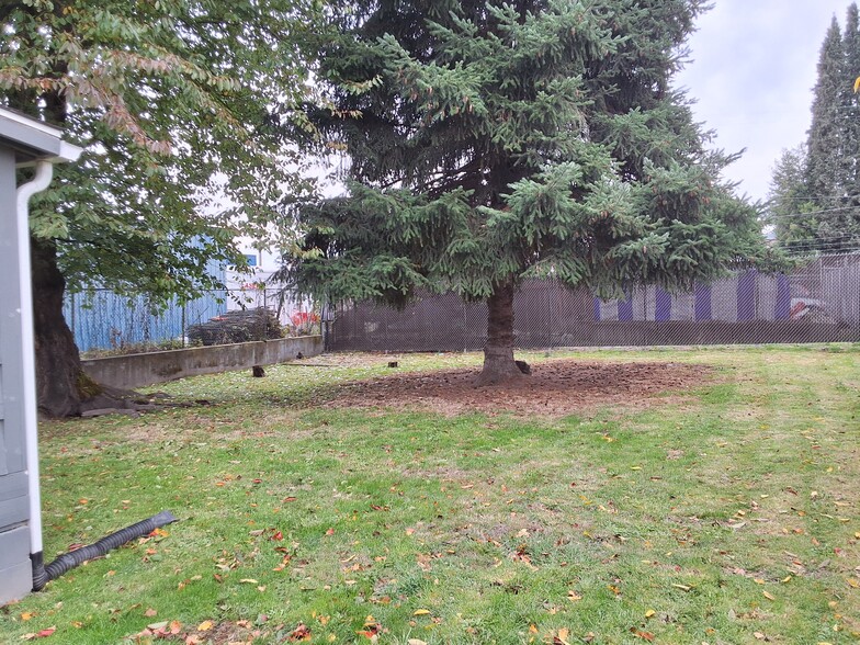 Building Photo - 720 S Southern St