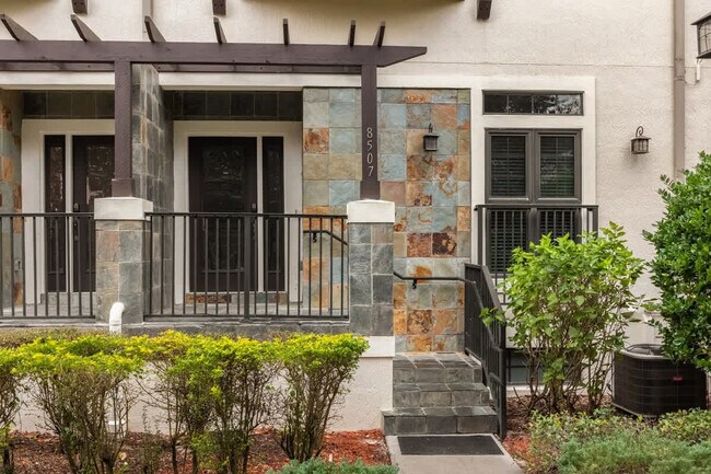 Building Photo - 8543 Kediaman Ave