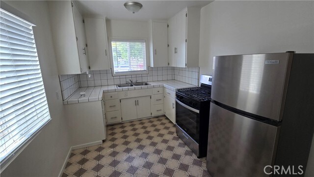 Building Photo - 5348 W 120th St