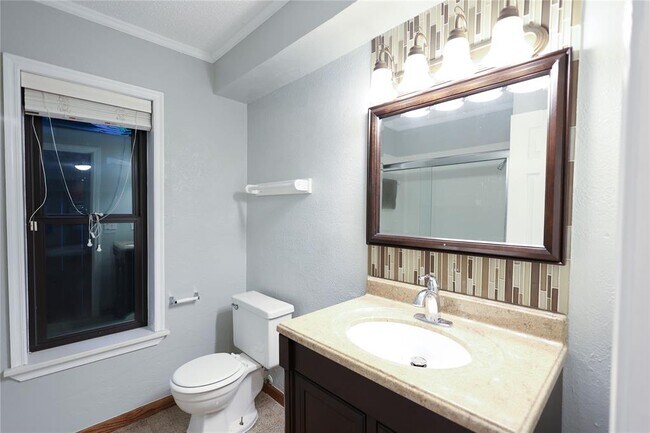 Building Photo - 722 Smalley Dr