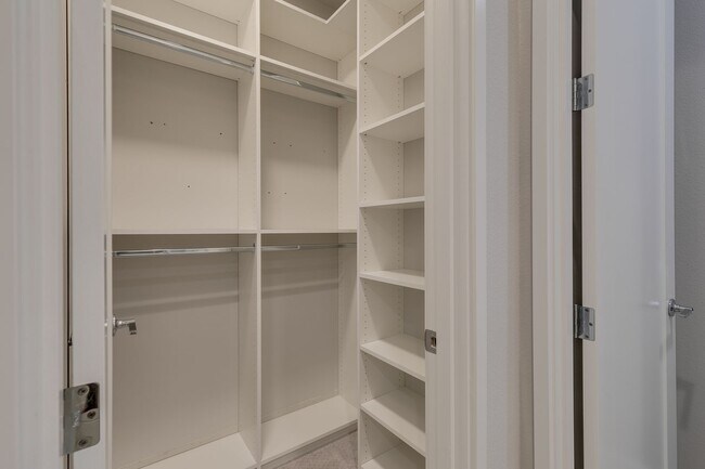 Building Photo - *Beautiful Modern 3 Bed Kirkland Townhome Available Now!*