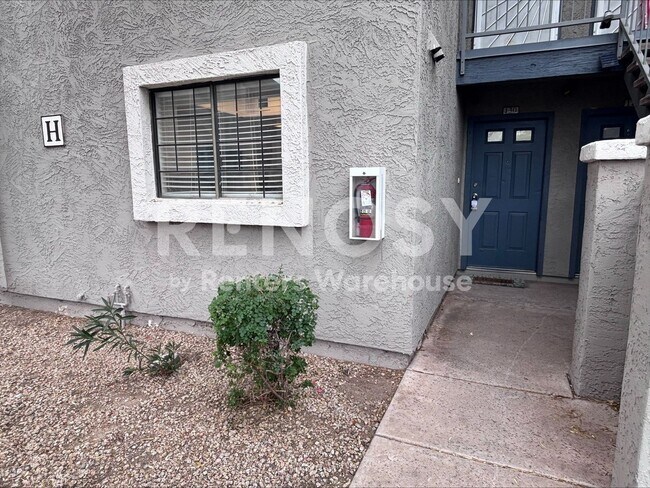Building Photo - Ideal 2 Br 2 Ba Condo Near the 51 and Greenway in North Phoenix