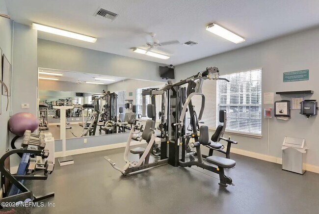 Building Photo - 10550 Baymeadows Rd