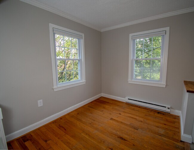 Building Photo - 1806 W Abingdon Dr