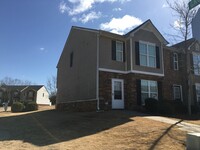 Building Photo - Two story Townhouse in Hampton