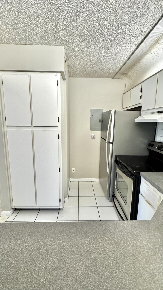 Building Photo - 1007 Green Pine Blvd