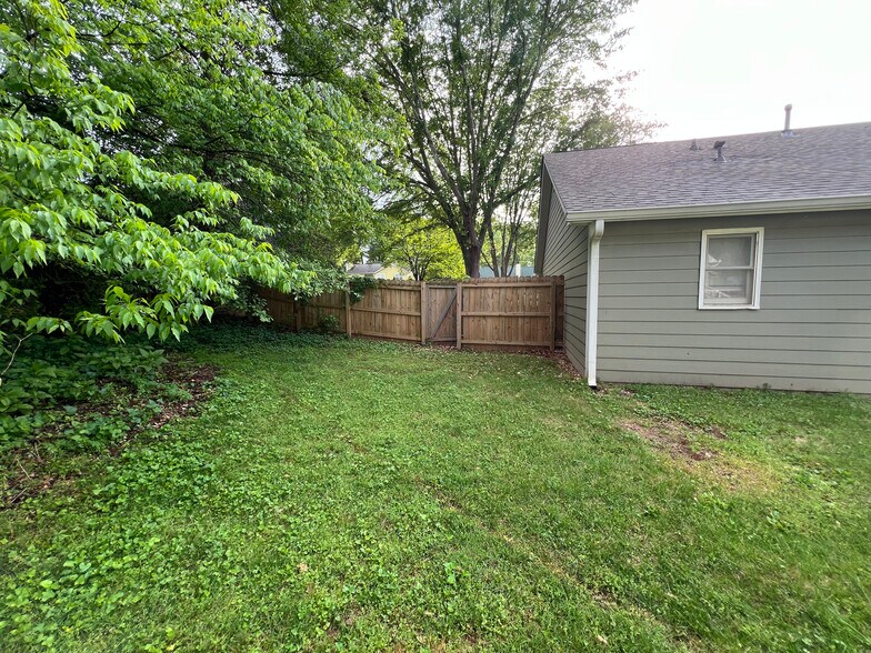 Building Photo - 4273 River Mill Dr