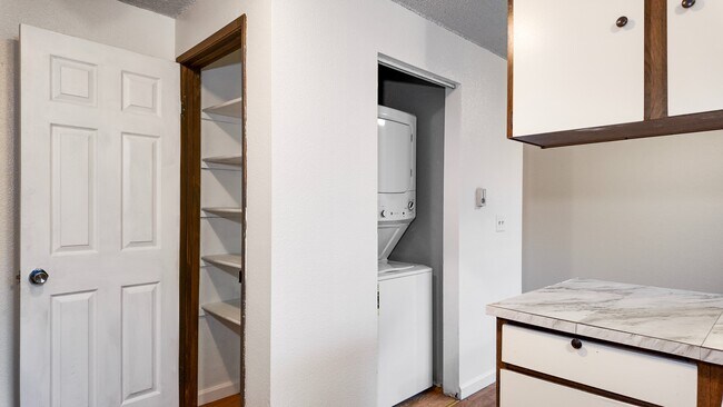 Building Photo - Spacious Apartment in Cozy Tacoma Neighborhood