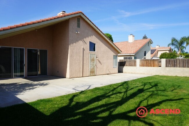 Building Photo - Beautiful 3 Bedroom Home Off Gosford!