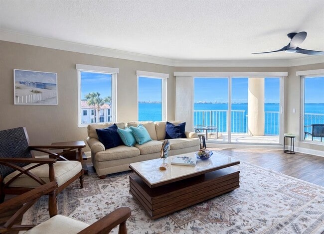 Building Photo - 6025 Sun Blvd