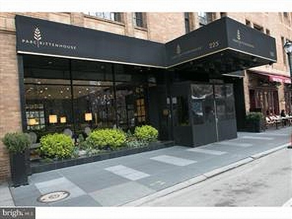 Exterior of Building - 219 S 18th St