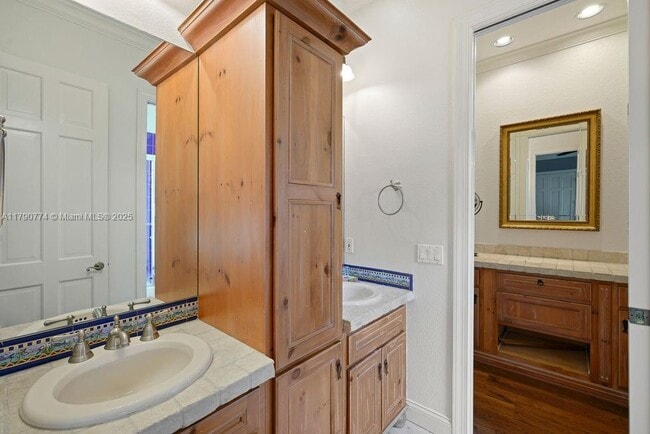 Building Photo - 2357 Alaqua Dr