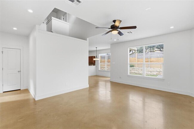 Building Photo - 4124 Valley View Rd