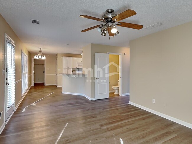 Building Photo - 285 Thornbush Ln