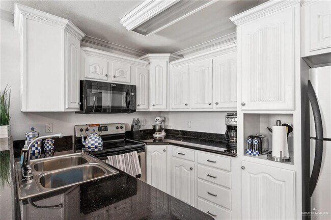 Building Photo - 9 E Campeche St