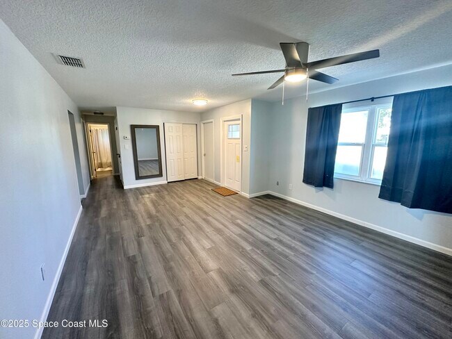 Building Photo - 2848 Watkins Dr