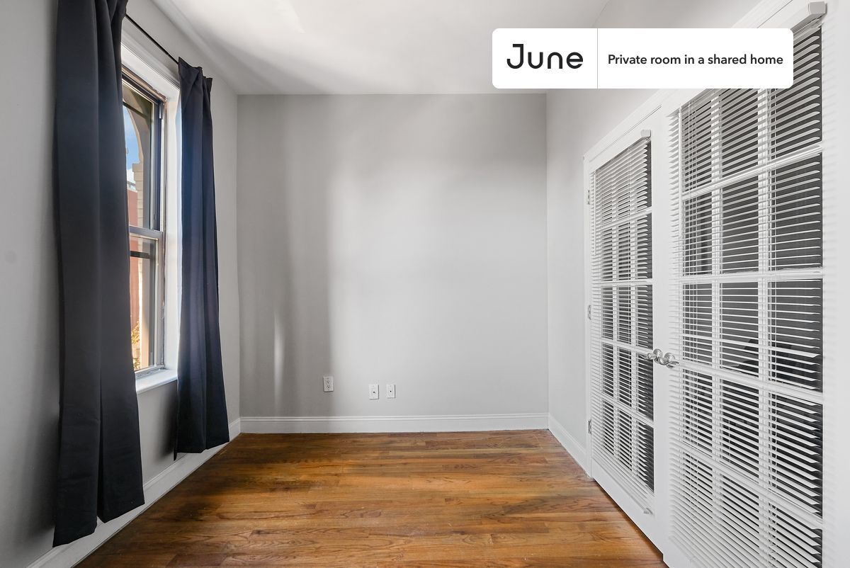 Building Photo - Private bedroom in 4 bed/1 bath Home