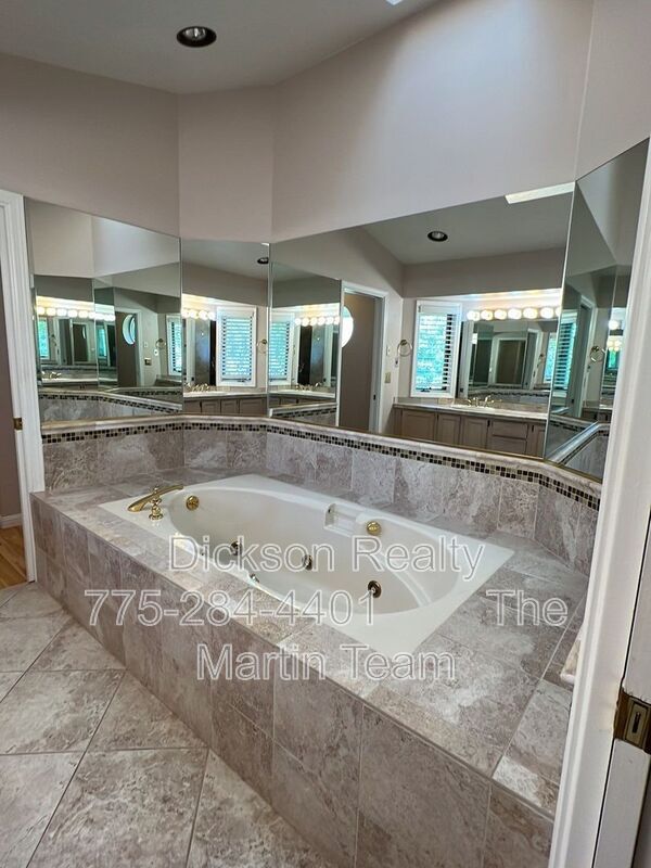 Building Photo - 3245 Marthiam Ave