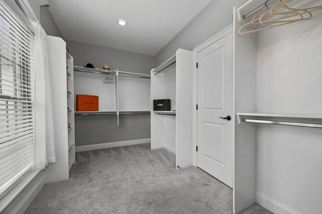 Building Photo - Luxury Home For Rent
