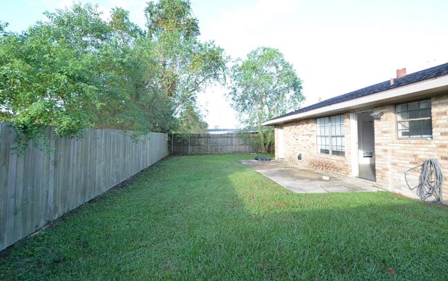 Building Photo - Updated 3 Bedroom 1.5 Bath Home in Gray