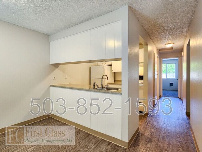 Building Photo - 3648 SW Beaverton Hillsdale Hwy