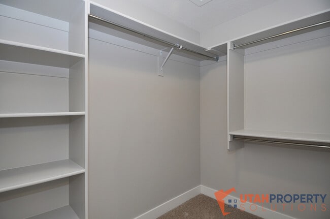 Building Photo - 13012 S Oberon Ln