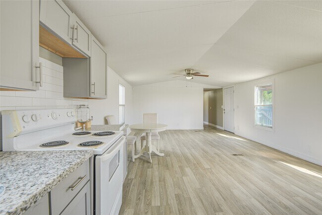 Building Photo - 614 Rd 5707