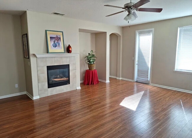 Building Photo - 7641 Rosehall Dr