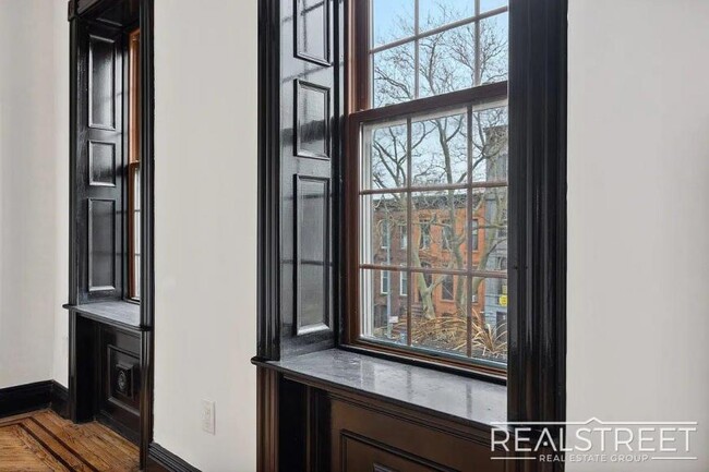 Building Photo - 3 bedroom in Brooklyn NY 11233