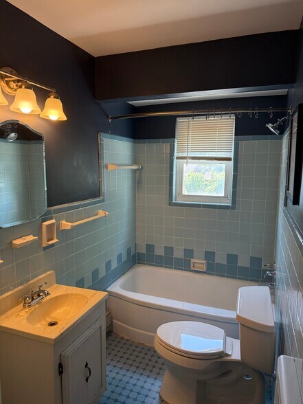 Building Photo - 2317 Monroe Ave