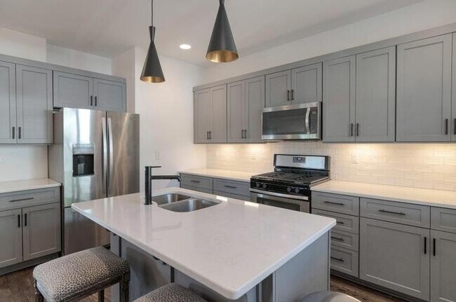 Building Photo - 3203 Anderson Pl