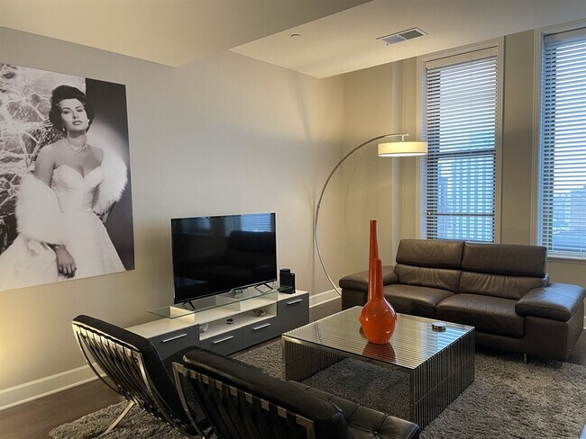 Building Photo - 256 E Main St