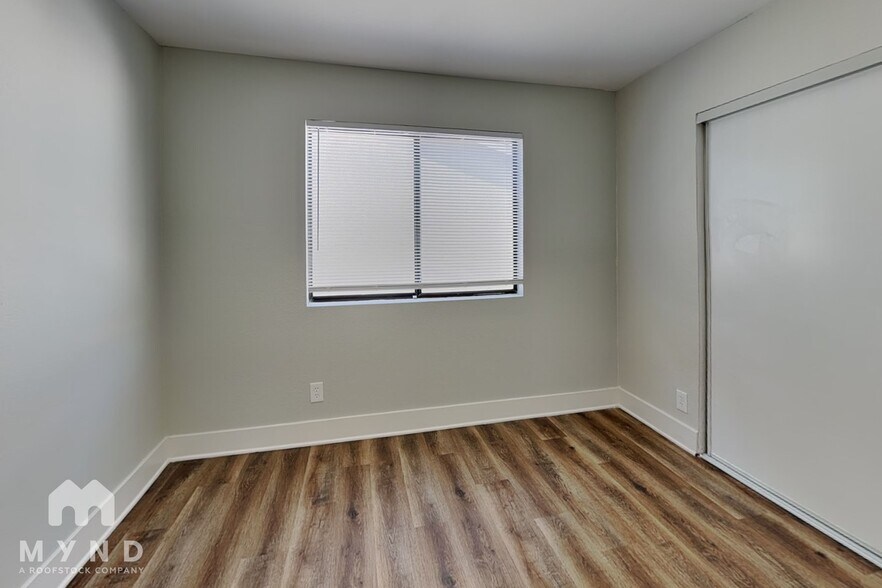 Building Photo - 4336 N Fox Point Dr
