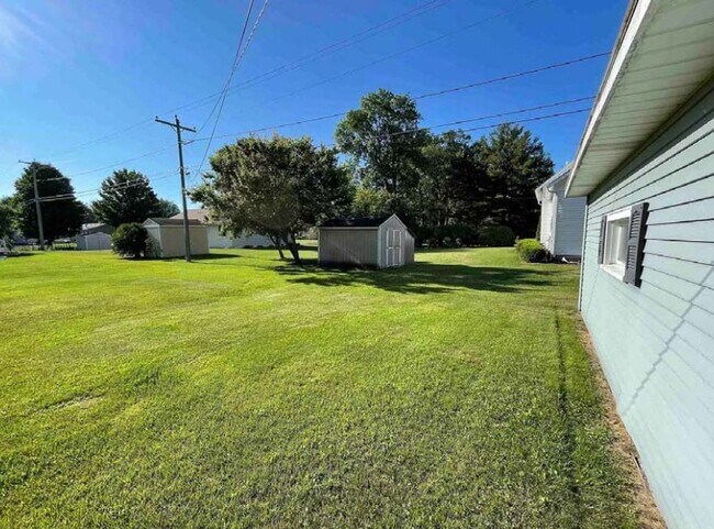 Building Photo - For Rent: 3 Bed / 1 Bath Home in Oconto
