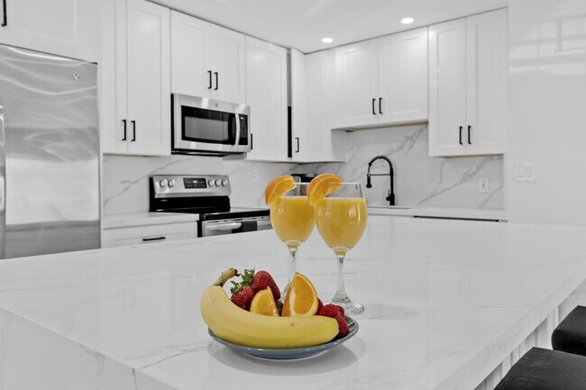 Building Photo - 871 NW 23rd Terrace