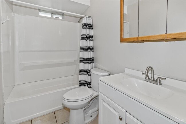 Building Photo - 8 Julian St