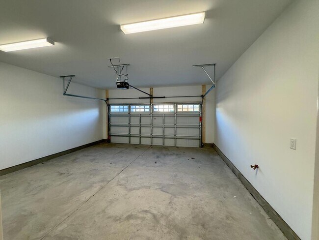 Building Photo - 2126 Maggie Vly Dr